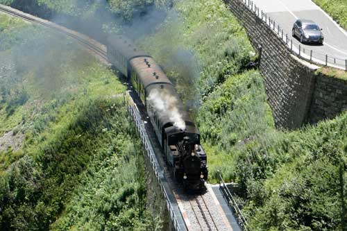 Die Furka-Dampfbahn unterwegs von Oberwald nach Gletsch.