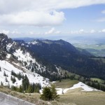 An Schattenhängen liegt noch Schnee