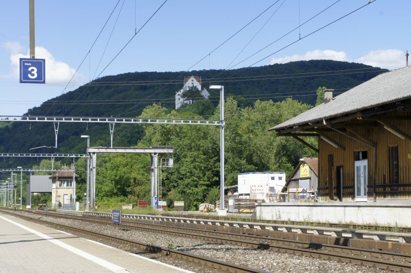 Bahnhof Wildegg mit Schloss