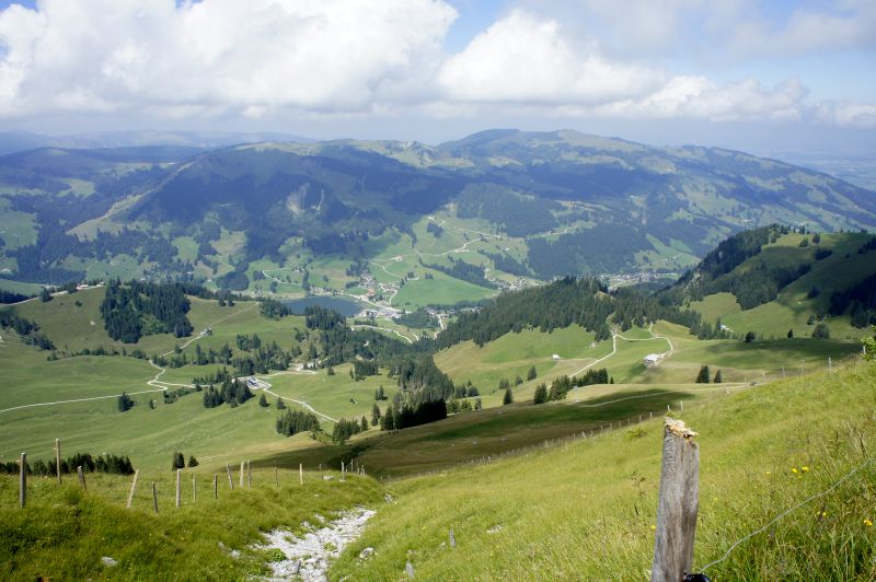 Weit unten liegt der Schwarzsee