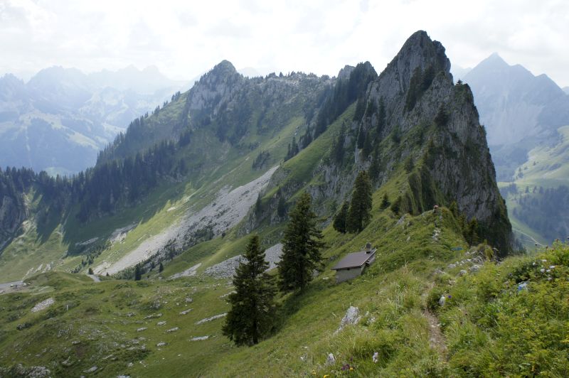 Scharfe Kanten und einsames Haus