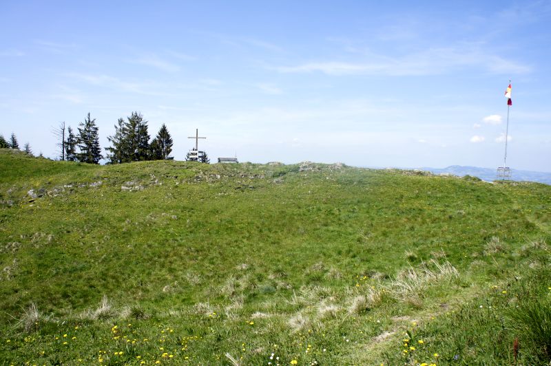 Stockberg: Gipfelkreuz und Fahne