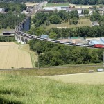 Blick auf die Rheinbrücke mit Intercity von Schaffhausen