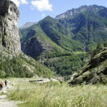 Das Tal öffnet sich etwas, bald sind wir in Gondo