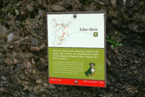 Echo-Stein: Eine der neun Stationen auf dem "Pfeff ond Lischt"-Weg