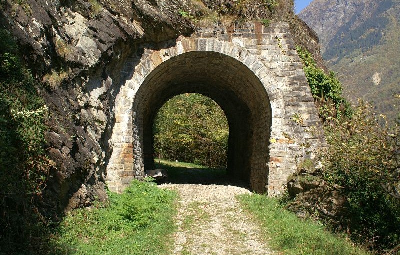 Tunnel der untergegangenen Bellinzona-Mesocco-Bahn