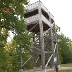 Markanter Turm zur Vogelbeobachtung