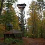 Der Loorenchopf-Turm in herbstlichem Gewand