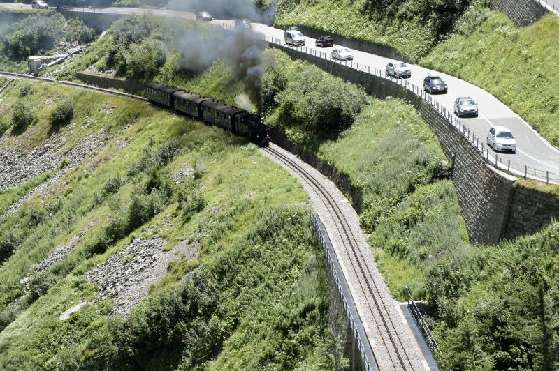 Blechkarawane und Nostalgiezug