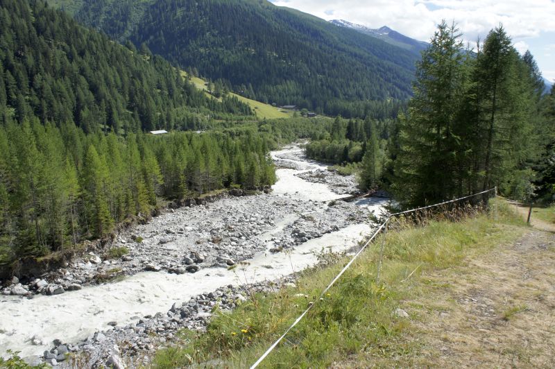 Das Tal öffnet sich, bald ist Oberwald erreicht