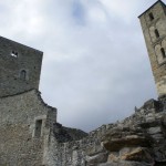 Der Bergfried und Glockenturm der Ruine Jörgenberg