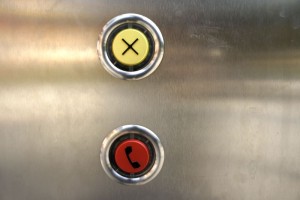 Der gelbe Knopf lässt den Zug anhalten