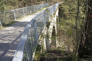 Massive Fussgängerbrücke