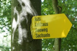 Der Wegweiser hängt wohl schon lange