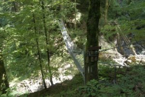 Gitterbrücke - da geht der Weg hinüber