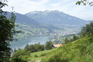 Blick auf den Sarnersee, Sarnen und den Pilatus